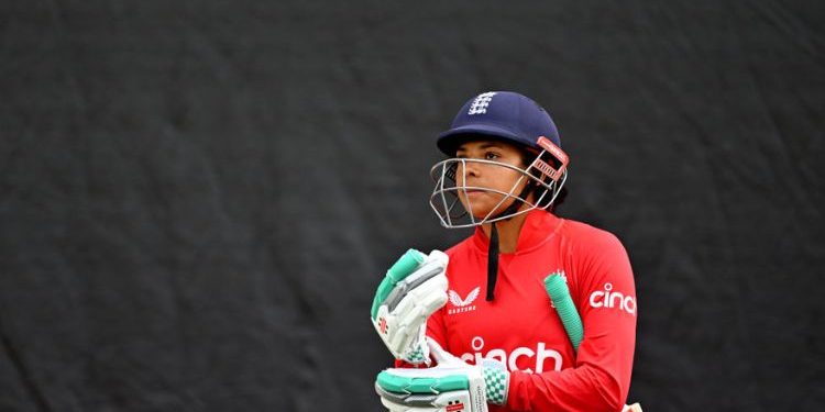As an intriguing Ashes finale approaches, England places its batting hopes in Sophia Dunkley. 1 England
