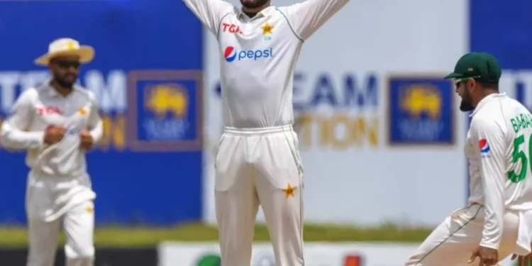 Twitter Reactions: Shaheen Afridi scores three goals in his first Test since his comeback, and Dhananjaya de Silva's performance helped Sri Lanka score 242 runs on Day 1. 1 Twitter Reactions: Shaheen Afridi scores three goals in his first Test since his comeback, and Dhananjaya de Silva's performance helped Sri Lanka score 242 runs on Day 1.