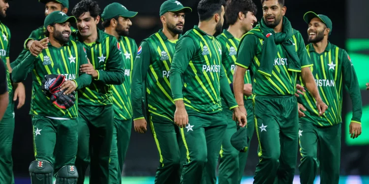 To decide whether to travel to India for the ODI World Cup, Pakistan's PM forms a prominent committee. 1 Pakistan