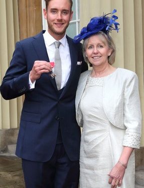 Stuart Broad's mother lauds her son for quitting at the right time, calling him "a master of making the right decision." 1 Stuart Broad's mother lauds her son for quitting at the right time, calling him "a master of making the right decision."