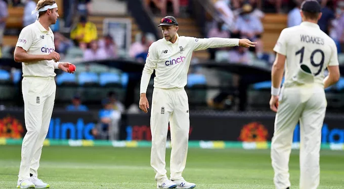 On Day 1 at Old Trafford, Chris Woakes and Stuart Broad lead England's attempt to establish dominance on Twitter 1 On Day 1 at Old Trafford, Chris Woakes and Stuart Broad lead England's attempt to establish dominance on Twitter
