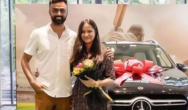Jaydev Unadkat purchases an SUV from Mercedes-Benz for more than INR 1 crore. 1 Jaydev Unadkat purchases an SUV from Mercedes-Benz for more than INR 1 crore.