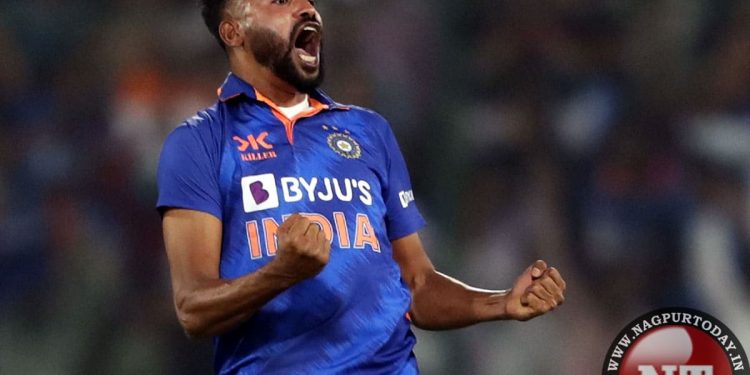 Aakash Chopra backs Mohammed Siraj above Shardul Thakur and Prasidh Krishna for the ODI World Cup, saying, "You will have to play him." 1 Aakash Chopra backs Mohammed Siraj above Shardul Thakur and Prasidh Krishna for the ODI World Cup, saying, "You will have to play him."