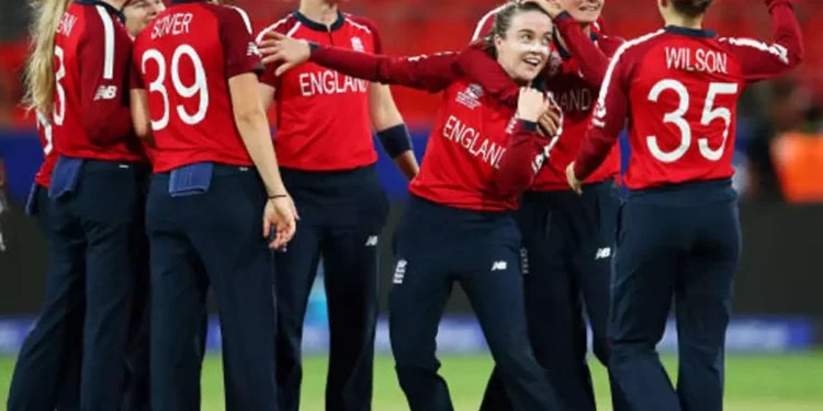 Identical match fees for the men's and women's teams of England 1 Identical match fees for the men's and women's teams of England