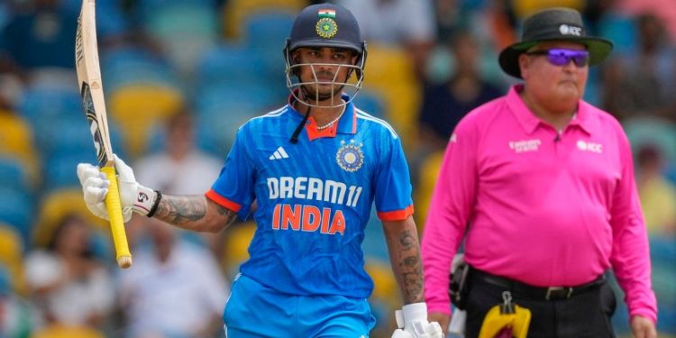 Ishan Kishan's astonishing response to Aakash Chopra's "You're not Dhoni" statement during WI vs. IND 1 Ishan Kishan's astonishing response to Aakash Chopra's "You're not Dhoni" statement during WI vs. IND