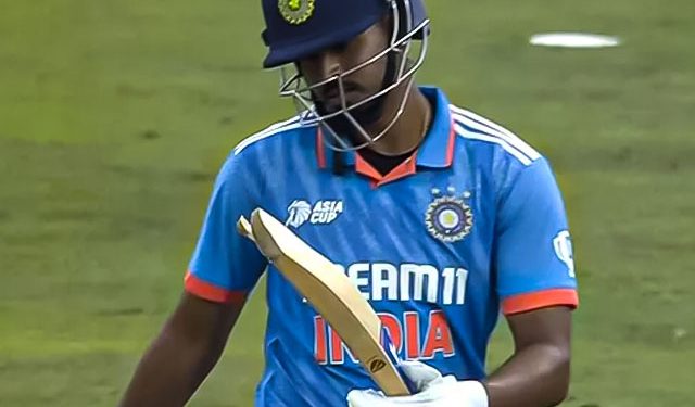 Aakash Chopra hails India's batsman after his stunning century in the second One-Day International against Australia: "Shreyas Iyer was in total control." 1 Aakash Chopra hails India's batsman after his stunning century in the second One-Day International against Australia: "Shreyas Iyer was in total control."