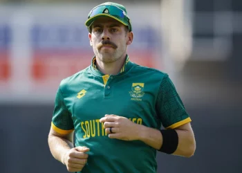 The Proteas' chances of winning the World Cup in 2023 are in jeopardy as an injury cloud hangs over their key fast bowlers. 1 The Proteas' chances of winning the World Cup in 2023 are in jeopardy as an injury cloud hangs over their key fast bowlers.