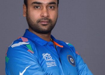 In the last One-Day International against Australia, India should field five bowlers—three pacers and two spinners. Amit Mishra