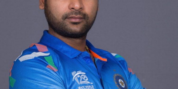 In the last One-Day International against Australia, India should field five bowlers—three pacers and two spinners. Amit Mishra 1 In the last One-Day International against Australia, India should field five bowlers—three pacers and two spinners. Amit Mishra