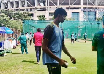 During a net session, Hyderabadi giant Nishanth Saranu, who is six feet nine inches tall, impresses the Pakistani team.