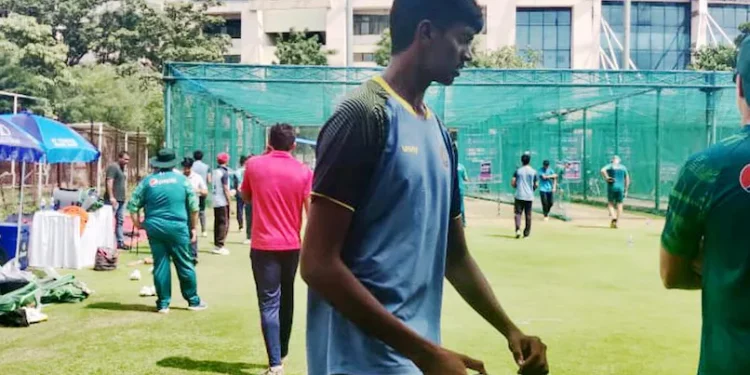 During a net session, Hyderabadi giant Nishanth Saranu, who is six feet nine inches tall, impresses the Pakistani team.