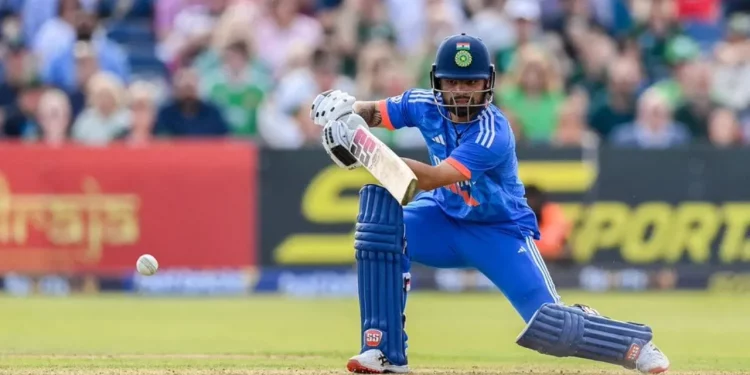 Rinku Singh hits three consecutive sixes in the Super Over to help his team win a UP T20 tournament. 1 Rinku Singh