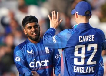 England leads 1-0 thanks to Jacks, Hain, and Rehan.