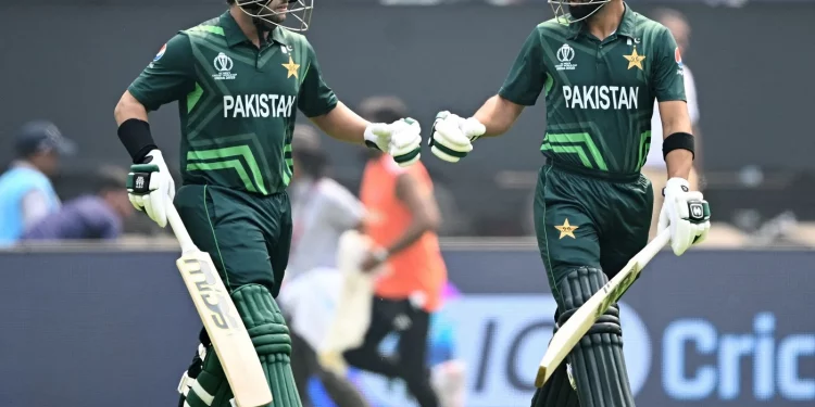 Why did the DRS system malfunction at Chinnaswamy Stadium for two overs during the match between Pakistan and Australia? 1 Why did the DRS system malfunction at Chinnaswamy Stadium for two overs during the match between Pakistan and Australia?