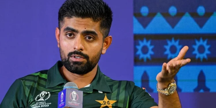 "Biryani Kaisi thi?" - Babar Azam breaks down when Ravi Shastri asks a question. 1 Babar Azam