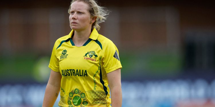 Following an unexpected injury, Alyssa Healy had hand surgery. 1 Following an unexpected injury, Alyssa Healy had hand surgery.