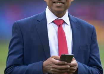 Harsha Bhogle responds to a troll respectfully.