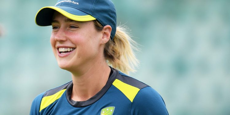 Ellyse Perry masterfully does the balancing act while keeping an eye on the Australian summer. 1 Ellyse Perry masterfully does the balancing act while keeping an eye on the Australian summer.