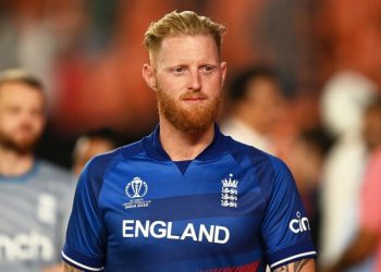 Why did Ben Stokes only sign a one-year contract to play center for England? 7 Why did Ben Stokes only sign a one-year contract to play center for England?