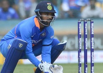 KL Rahul changes tactics to fix the wicketkeeping issue