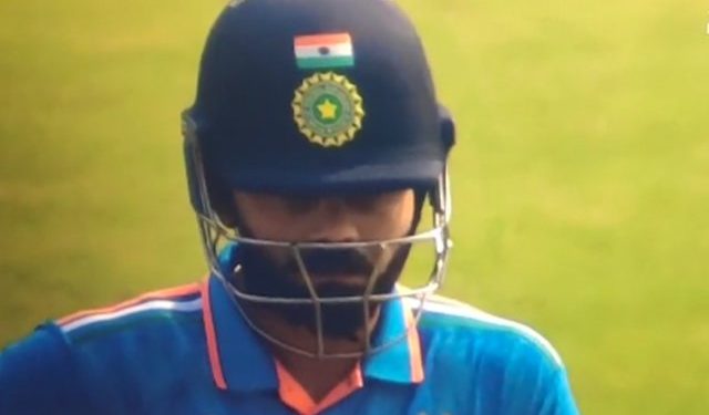 India loses two wickets in five balls, and Virat Kohli shakes his head in a viral video. 1 India loses two wickets in five balls, and Virat Kohli shakes his head in a viral video.