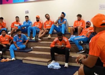 After the ODI World Cup Final, Team India's fielding coach continued the 'Best Fielder' medal presentation while expressing gratitude to the unshakable support of the fans. 4 Team India
