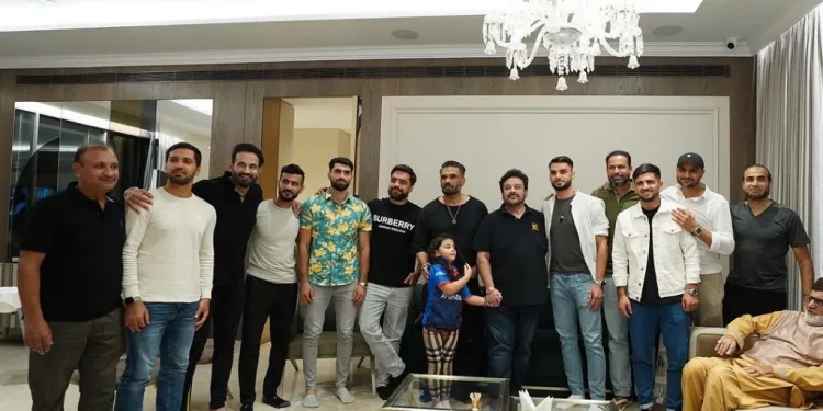 Irfan Pathan feeds the Afghanistan cricket team dinner at his house. 1 Irfan Pathan
