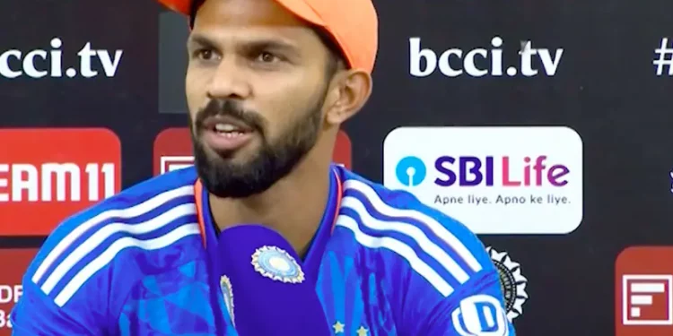 Ruturaj Gaikwad defends Prasidh Krishna following Glenn Maxwell's attack in the third Twenty20 international: "It's really tough on them." 1 Ruturaj Gaikwad