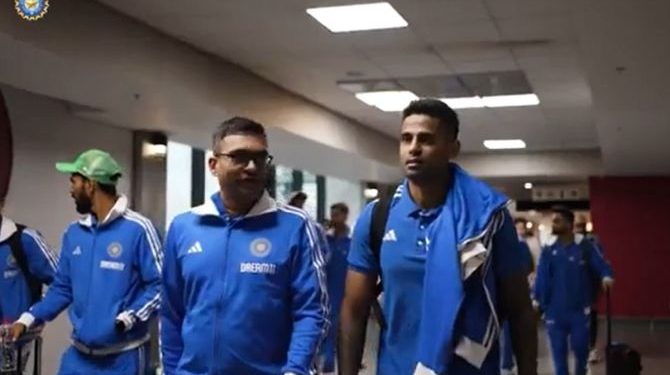 Prior to the T20I series, Suryakumar Yadav and company arrive in Durban for the SA vs. IND match. 1 Prior to the T20I series, Suryakumar Yadav and company arrive in Durban for the SA vs. IND match.
