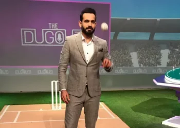 Irfan Pathan apologizes to Sunil Gavaskar and discusses batting method in IND against SA.