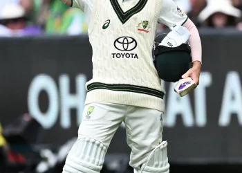 David Warner is getting ready to leave Sydney as Australia announces their last Test team against Pakistan.