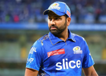 "Chinta mat karo woh batting karega" is how Mumbai Indians owner Akash Ambani answers a fan's inquiry on Rohit Sharma. 2 Mumbai Indians owner Akash Ambani answers a fan's inquiry on Rohit Sharma.