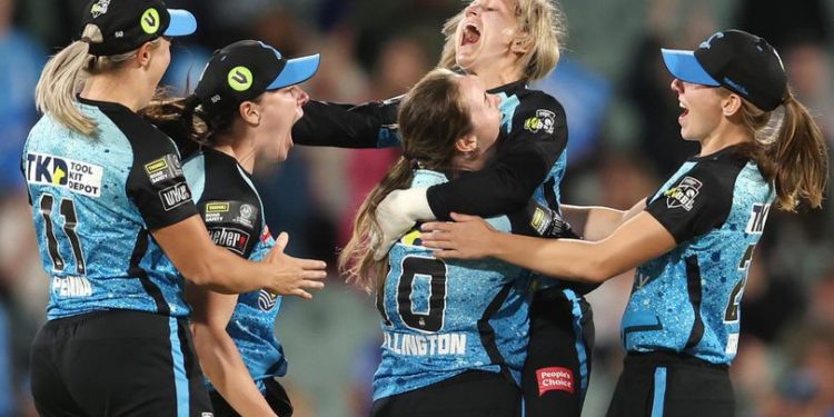 "My heart stopped." - Amanda Jade-Wellington on the intensity of the last over in the WBBL final 1 Amanda Jade