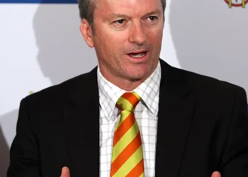 Steve Waugh criticises CSA for choosing a backup team for the NZ Tests, saying "clearly, they don't give a damn".