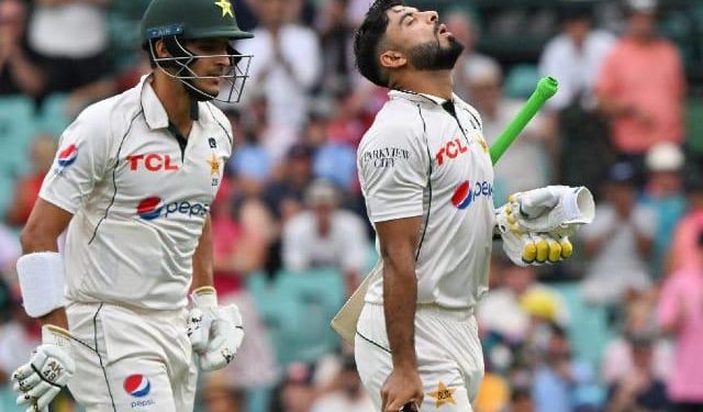 Reactions on Twitter: Mohammad Rizwan and Aamer Jamal keep Pakistan alive, as Pat Cummins continues to dominate with his third straight free throw. 1 Mohammad Rizwan and Aamer Jamal keep Pakistan alive, as Pat Cummins continues to dominate with his third straight free throw