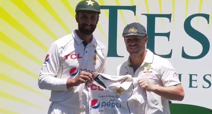 Shan Masood gives David Warner Babar Azam's shirt