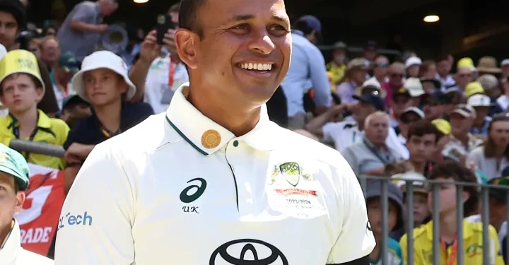 Usman Khawaja wears a dove and olive branch sign on his shoes and bat in the BBL 2024. 1 Usman Khawaja wears a dove and olive branch sign on his shoes and bat in the BBL 2024.