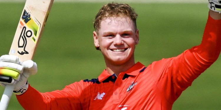 Melbourne Renegades signs Jake Fraser-McGurk to a four-year contract.