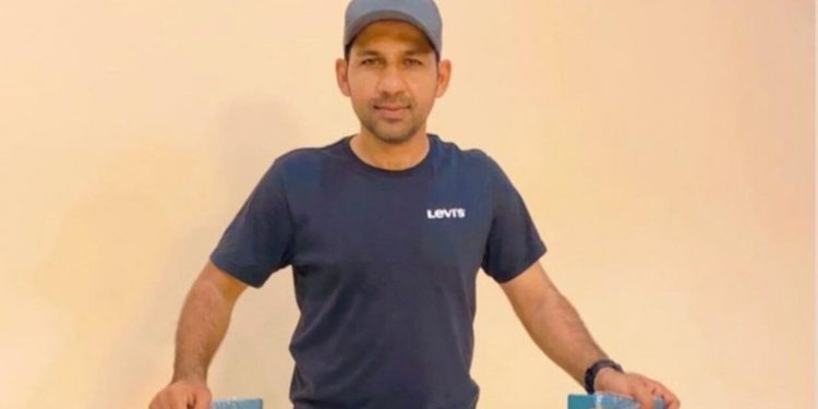 Sarfaraz Ahmed debunks rumors about moving to the UK.