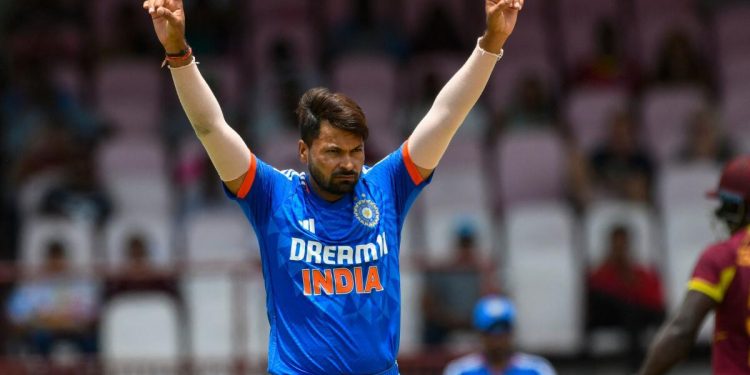 I constantly get advice on the yorker from Jasprit Bumrah:  Mukesh Kumar 1 I constantly get advice on the yorker from Jasprit Bumrah:  Mukesh Kumar