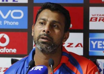 "Karte sab hai" is how Praveen Kumar responds to a question concerning drinking involving Team India stars. 2 "Karte sab hai" is how Praveen Kumar responds to a question concerning drinking involving Team India stars.