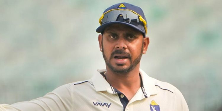 Manoj Tiwary recalls a verbal altercation with Gautam Gambhir, calling it "tu bahar mil." 1 Manoj Tiwary recalls a verbal altercation with Gautam Gambhir, calling it "tu bahar mil."