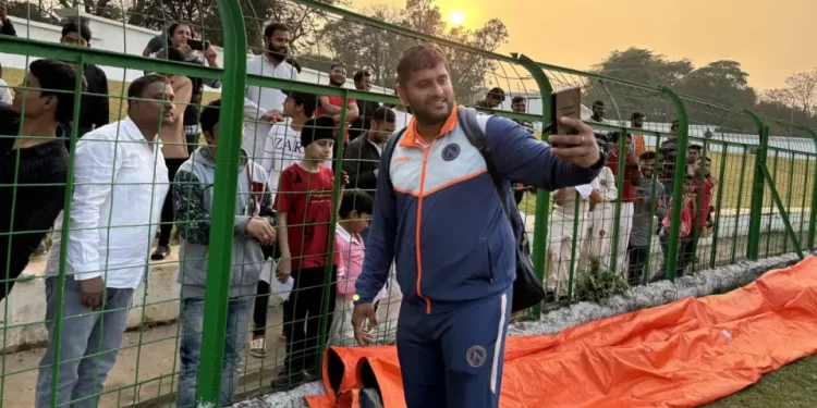 With a peck to the 22-yard strip, Saurabh Tiwary ends his cricket career. 1 With a peck to the 22-yard strip, Saurabh Tiwary ends his cricket career.