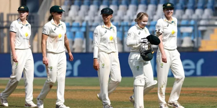 Megan Schutt and Sophie Molineux return to the Australian Test team