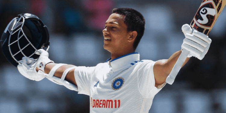 Yashasvi Jaiswal approaches his double century, but Sarfaraz Khan warns him not to take any chances with singles. 1 Yashasvi Jaiswal approaches his double century, but Sarfaraz Khan warns him not to take any chances with singles.