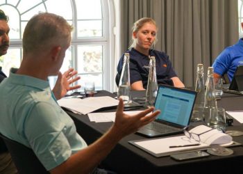 The MCC Committee wants hosts to pay for the away teams' travel expenses and suggests a minimum of three Test series.