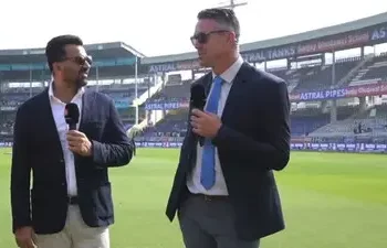 Zaheer Khan responds sharply to Kevin Pietersen's assertion that he keeps MS Dhoni in hisZaheer Khan responds sharply to Kevin Pietersen's assertion that he keeps MS Dhoni in his pocket. pocket.