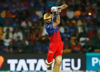 AB de Villiers comments on Virat Kohli not finishing the match against PBKS: "He'll be analysing tonight in his room."