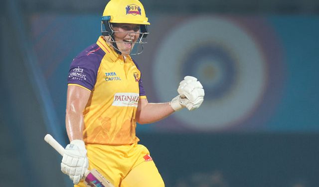 Grace Harris plays a strong innings against the Gujarat Giants, and Reema Malhotra compliments her for "batting gracefully." 1 Grace Harris plays a strong innings against the Gujarat Giants, and Reema Malhotra compliments her for "batting gracefully."