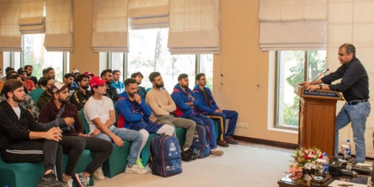 "When are we going to train?" - Mohsin Naqvi, the chairman of the PCB, requests that the Pakistan cricket team train alongside the nation's army in March and April. 1 "When are we going to train?" - Mohsin Naqvi, the chairman of the PCB, requests that the Pakistan cricket team train alongside the nation's army in March and April.